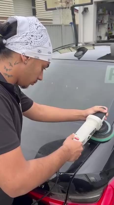 Detailer machine polishing a panel